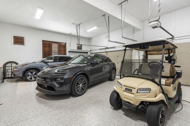 5613 S Dunrobin Drive, Springfield, MO 65809