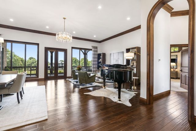 5613 S Dunrobin Drive, Springfield, MO 65809