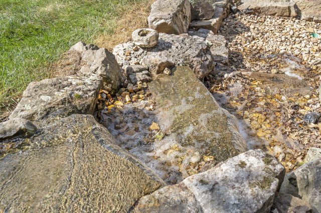 5613 S Dunrobin Drive, Springfield, MO 65809