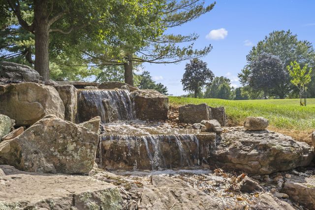 5613 S Dunrobin Drive, Springfield, MO 65809