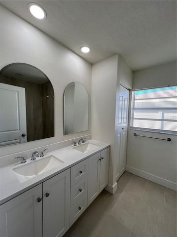 2502 TROPICAL SHORES DRIVE SE, St Petersburg, FL 33705