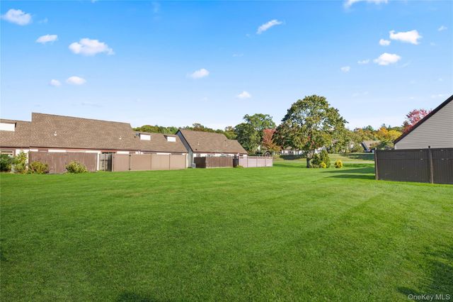 93 Gauguin Court 93, Middle Island, NY 11953