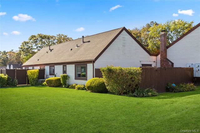 93 Gauguin Court 93, Middle Island, NY 11953