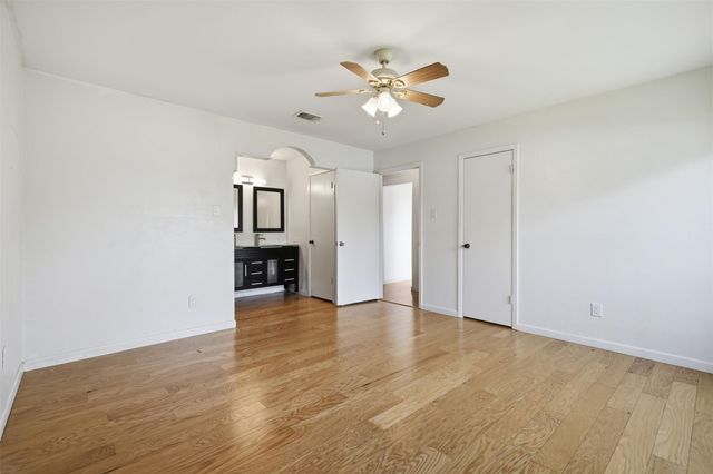 214 Glen Haven Court, League City, TX 77573
