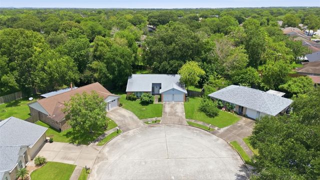 214 Glen Haven Court, League City, TX 77573