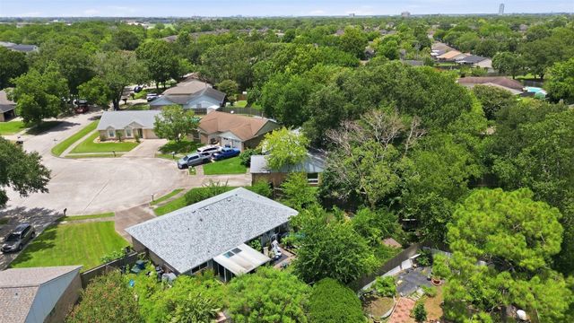 214 Glen Haven Court, League City, TX 77573