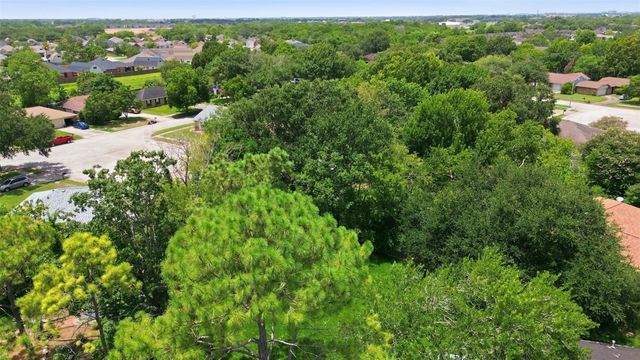 214 Glen Haven Court, League City, TX 77573