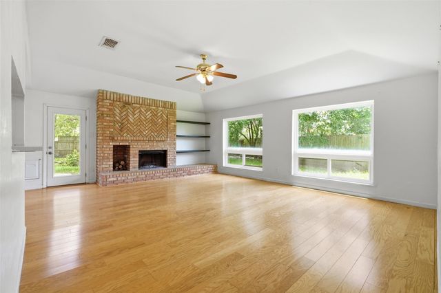 214 Glen Haven Court, League City, TX 77573