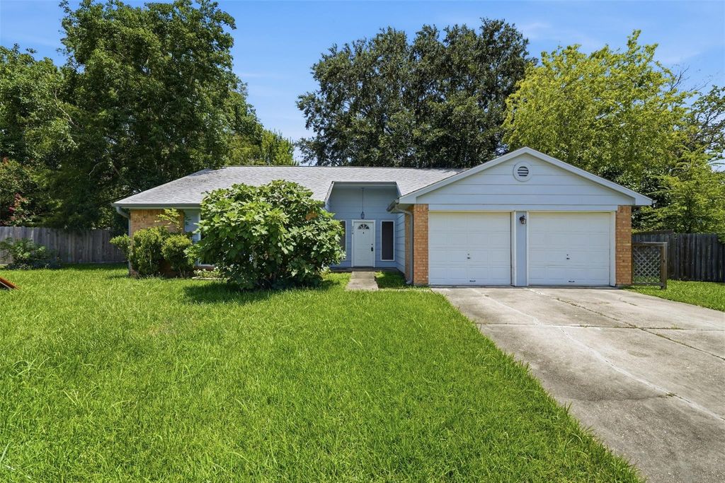 214 Glen Haven Court, League City, TX 77573