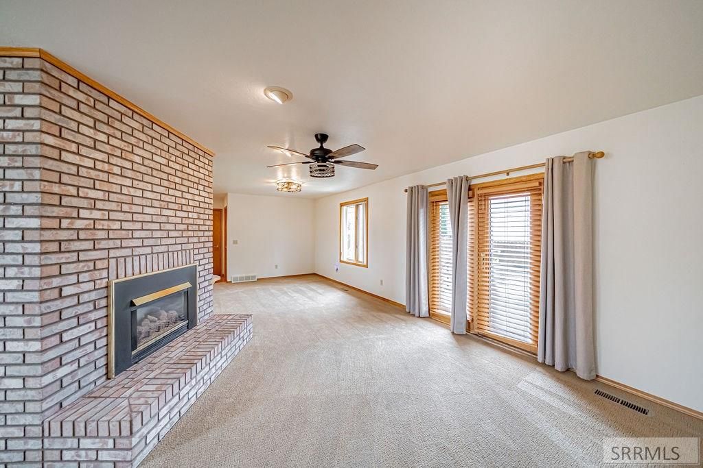 Image 10 of property listing at 946 S Bellin Road, Idaho Falls, ID 83402