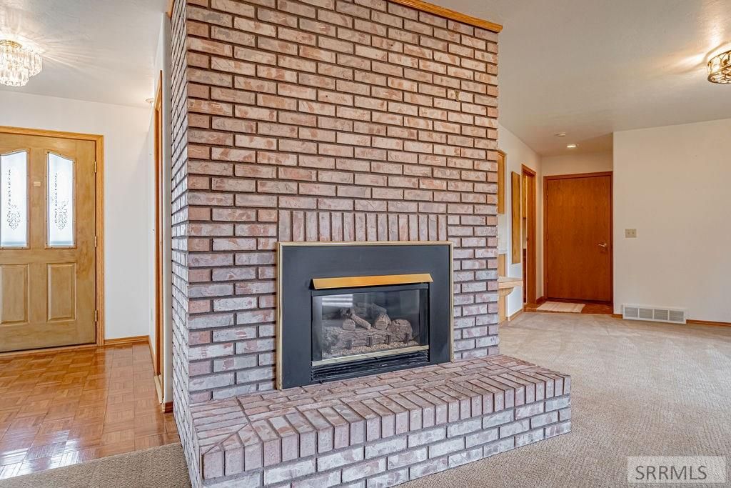 Image 11 of property listing at 946 S Bellin Road, Idaho Falls, ID 83402