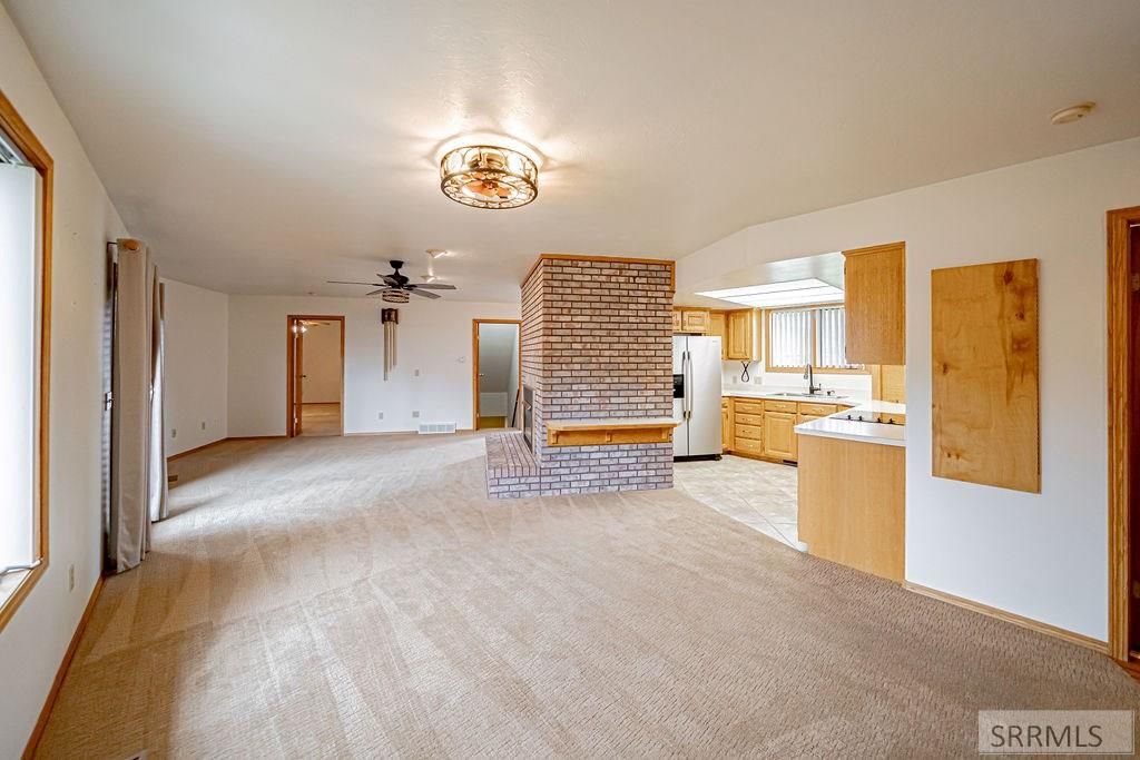 Image 14 of property listing at 946 S Bellin Road, Idaho Falls, ID 83402