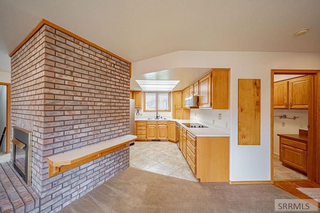 Image 15 of property listing at 946 S Bellin Road, Idaho Falls, ID 83402
