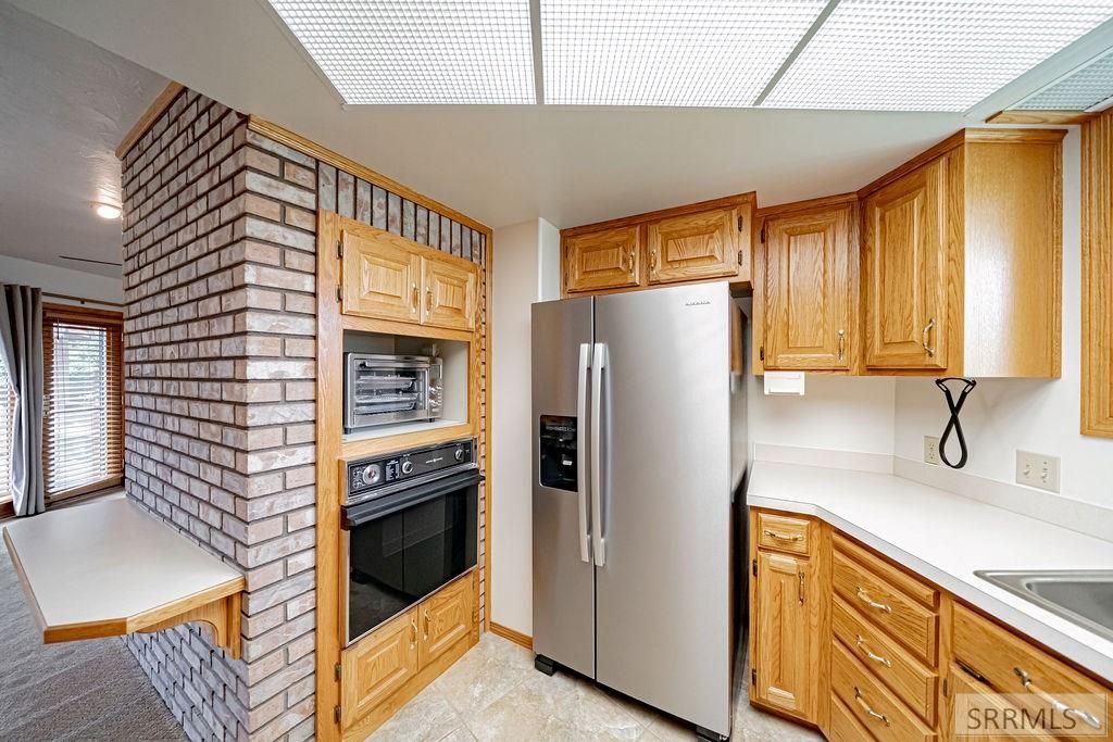 Image 18 of property listing at 946 S Bellin Road, Idaho Falls, ID 83402