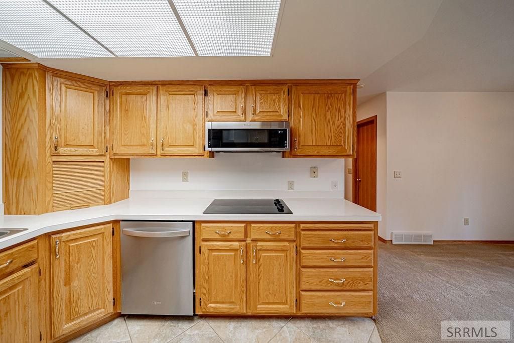 Image 19 of property listing at 946 S Bellin Road, Idaho Falls, ID 83402