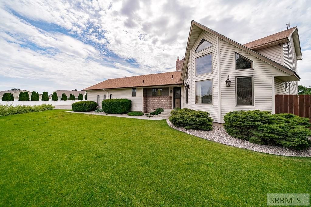 Image 2 of property listing at 946 S Bellin Road, Idaho Falls, ID 83402