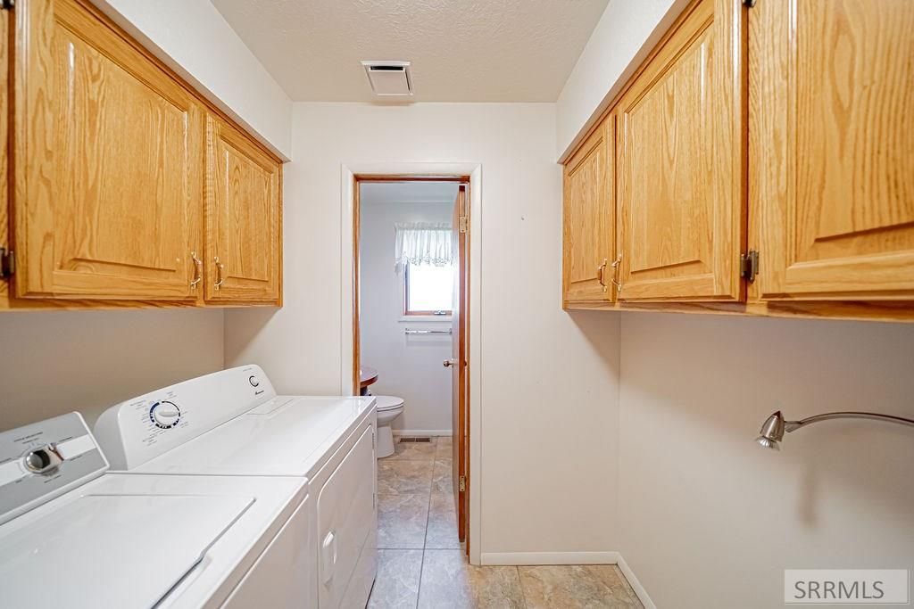 Image 21 of property listing at 946 S Bellin Road, Idaho Falls, ID 83402