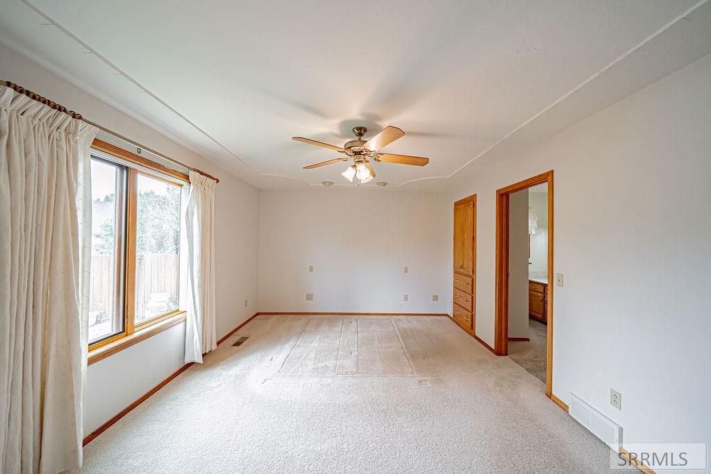Image 25 of property listing at 946 S Bellin Road, Idaho Falls, ID 83402
