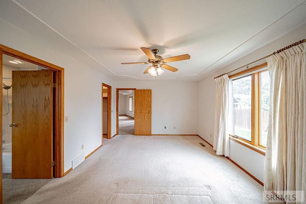 Image 27 of property listing at 946 S Bellin Road, Idaho Falls, ID 83402