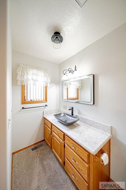 Image 30 of property listing at 946 S Bellin Road, Idaho Falls, ID 83402