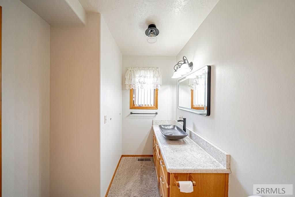 Image 31 of property listing at 946 S Bellin Road, Idaho Falls, ID 83402