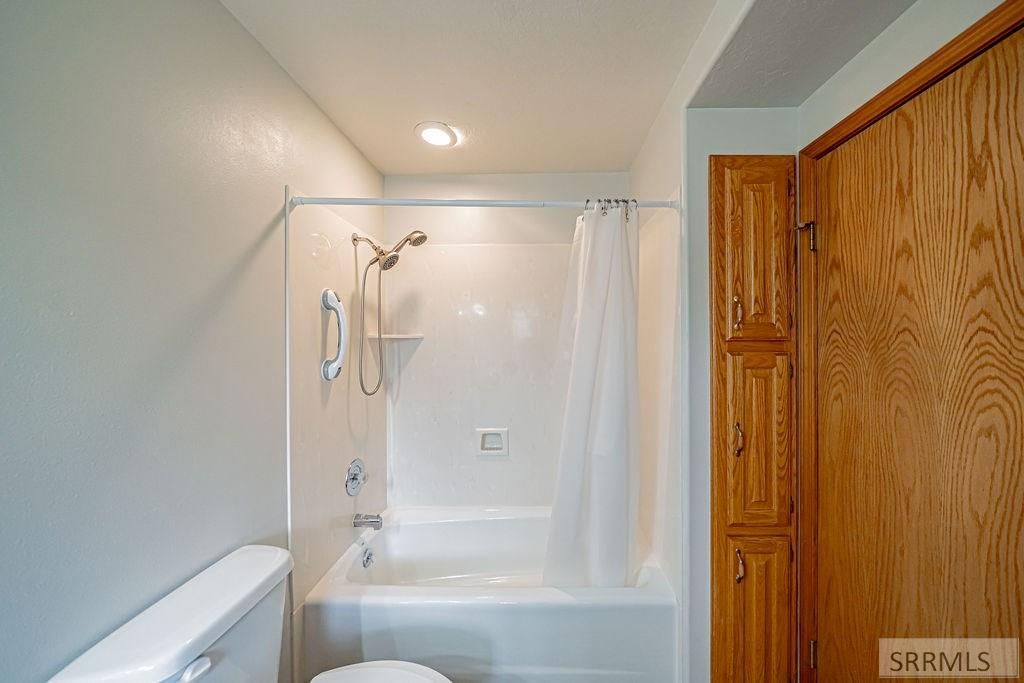 Image 32 of property listing at 946 S Bellin Road, Idaho Falls, ID 83402