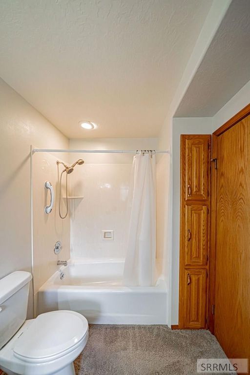 Image 33 of property listing at 946 S Bellin Road, Idaho Falls, ID 83402