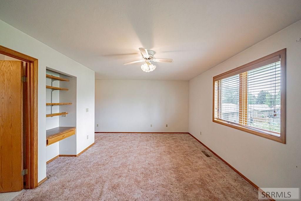 Image 34 of property listing at 946 S Bellin Road, Idaho Falls, ID 83402