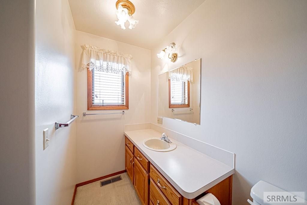 Image 37 of property listing at 946 S Bellin Road, Idaho Falls, ID 83402