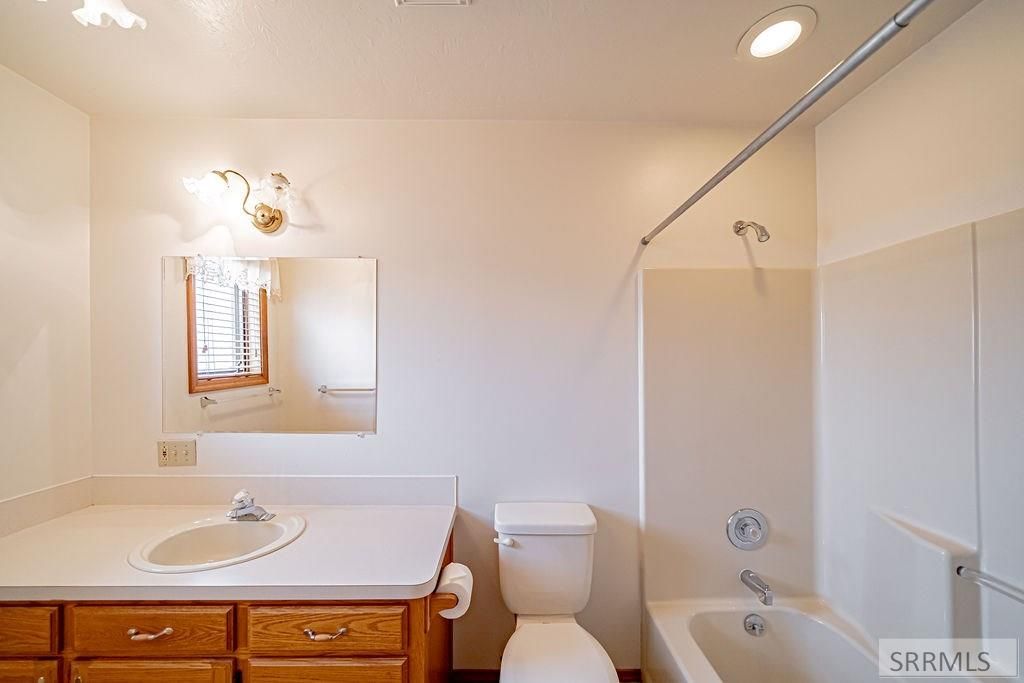 Image 39 of property listing at 946 S Bellin Road, Idaho Falls, ID 83402