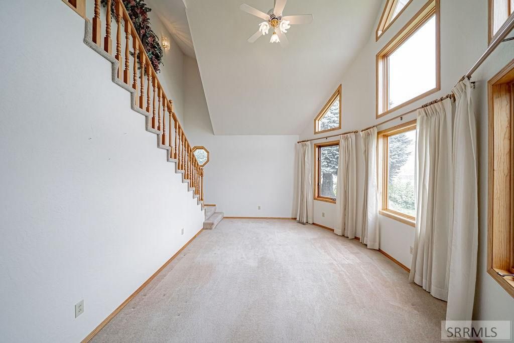 Image 4 of property listing at 946 S Bellin Road, Idaho Falls, ID 83402