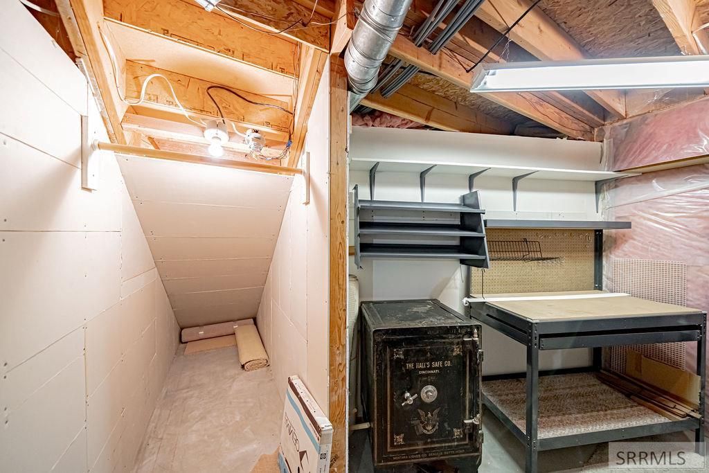 Image 40 of property listing at 946 S Bellin Road, Idaho Falls, ID 83402