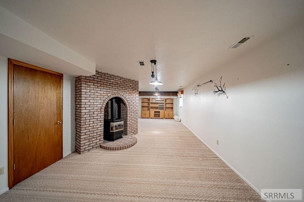 Image 41 of property listing at 946 S Bellin Road, Idaho Falls, ID 83402