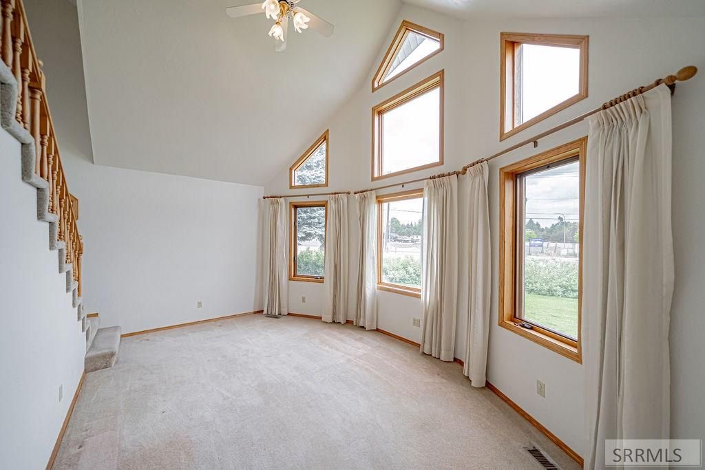 Image 5 of property listing at 946 S Bellin Road, Idaho Falls, ID 83402