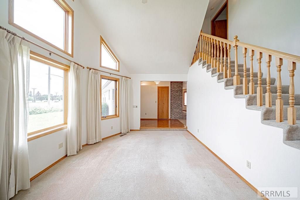 Image 7 of property listing at 946 S Bellin Road, Idaho Falls, ID 83402