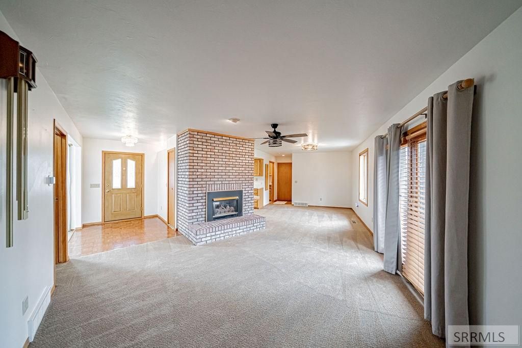 Image 9 of property listing at 946 S Bellin Road, Idaho Falls, ID 83402