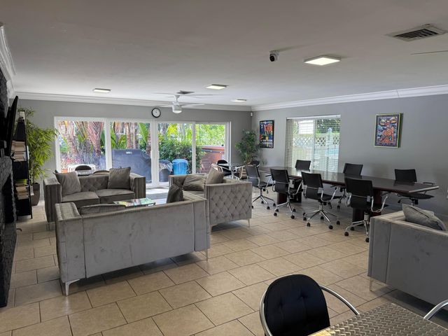 140 NE 19 Court E 112-E, Wilton Manors, FL 33305