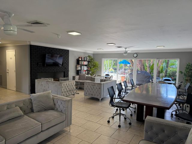 140 NE 19 Court E 112-E, Wilton Manors, FL 33305