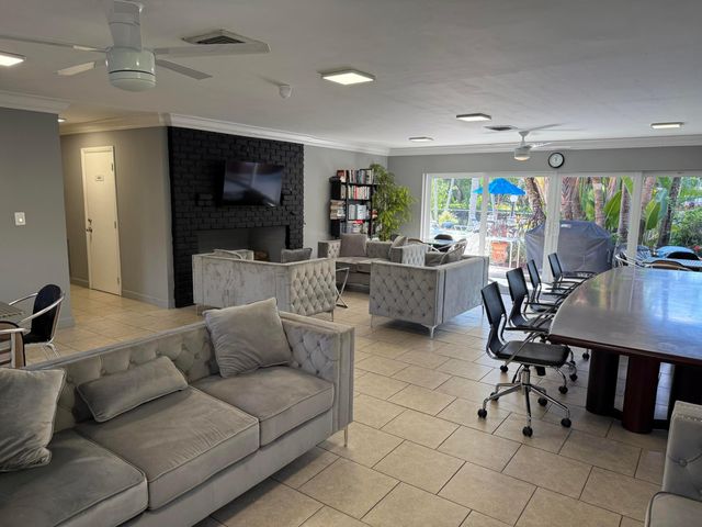 140 NE 19 Court E 112-E, Wilton Manors, FL 33305