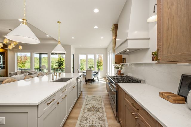 11265 Twilight Drive, West Des Moines, IA 50266