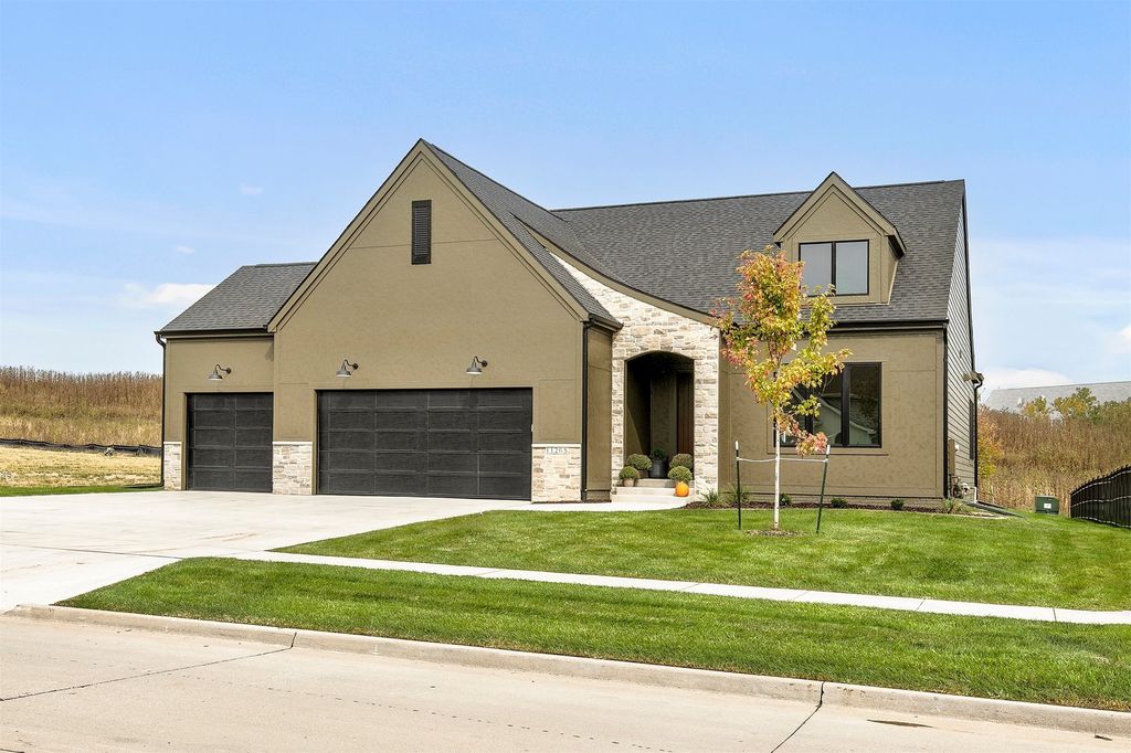 11265 Twilight Drive, West Des Moines, IA 50266