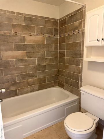 28404 Longmeadow Lane, Brownstown, MI 48183