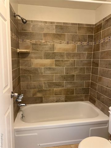 28404 Longmeadow Lane, Brownstown, MI 48183