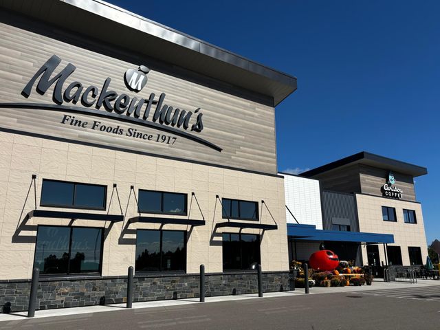 6655 Bracken Drive, Minnetrista, MN 55331