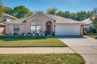 6733 Big Springs Drive, Arlington, TX 76001