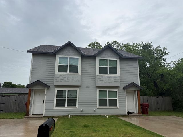 318 Henderson Street, Bonham, TX 75418