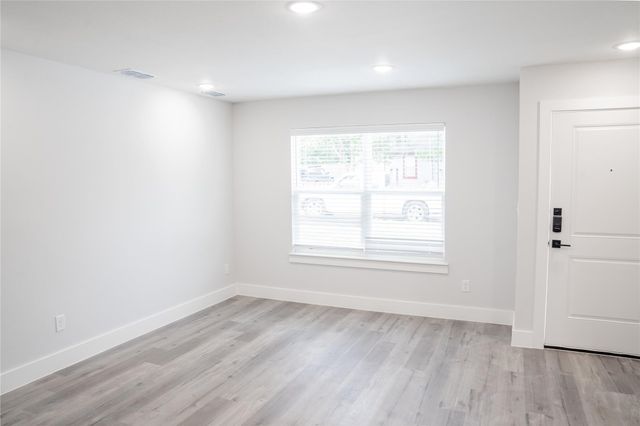 318 Henderson Street, Bonham, TX 75418