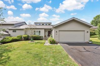 16 Thistle Hollow 16, Avon, CT 06001