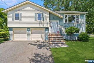 11 Ray Avenue, Leonia, NJ 07605