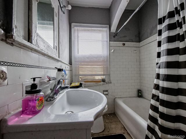 2209 Pasadena Street, Detroit, MI 48238